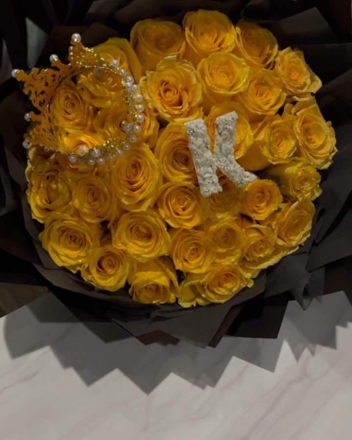 Yellow roses, initial K