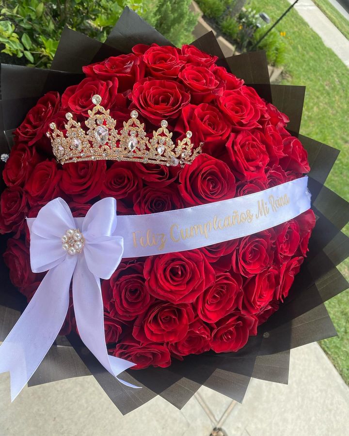 Red roses with a crown