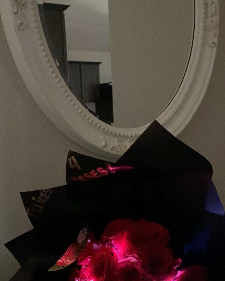 Red roses, LED, Feliz 4 meses