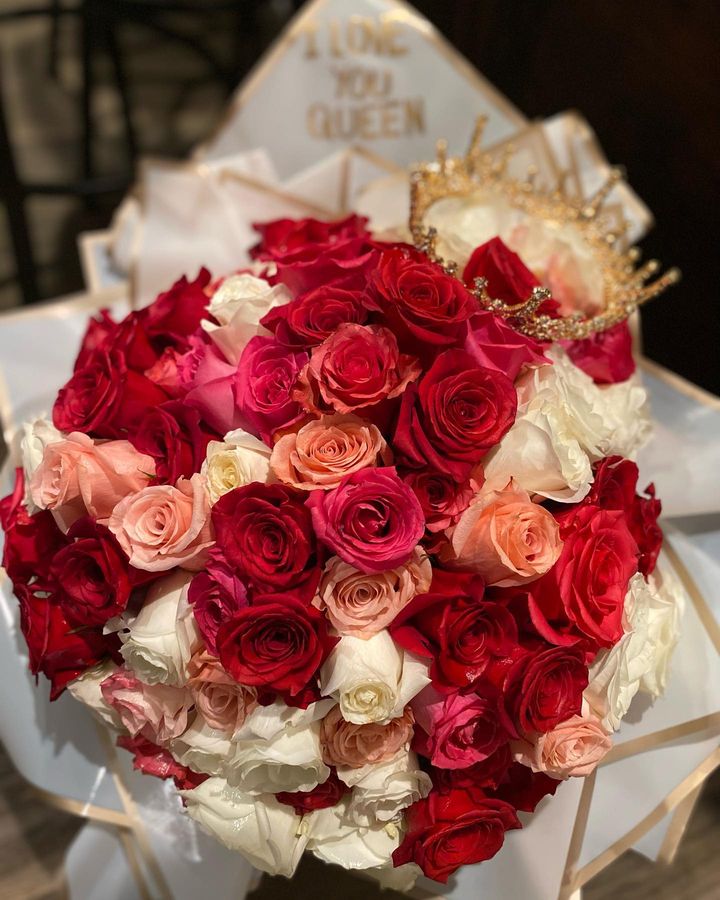Red and white, You Queen