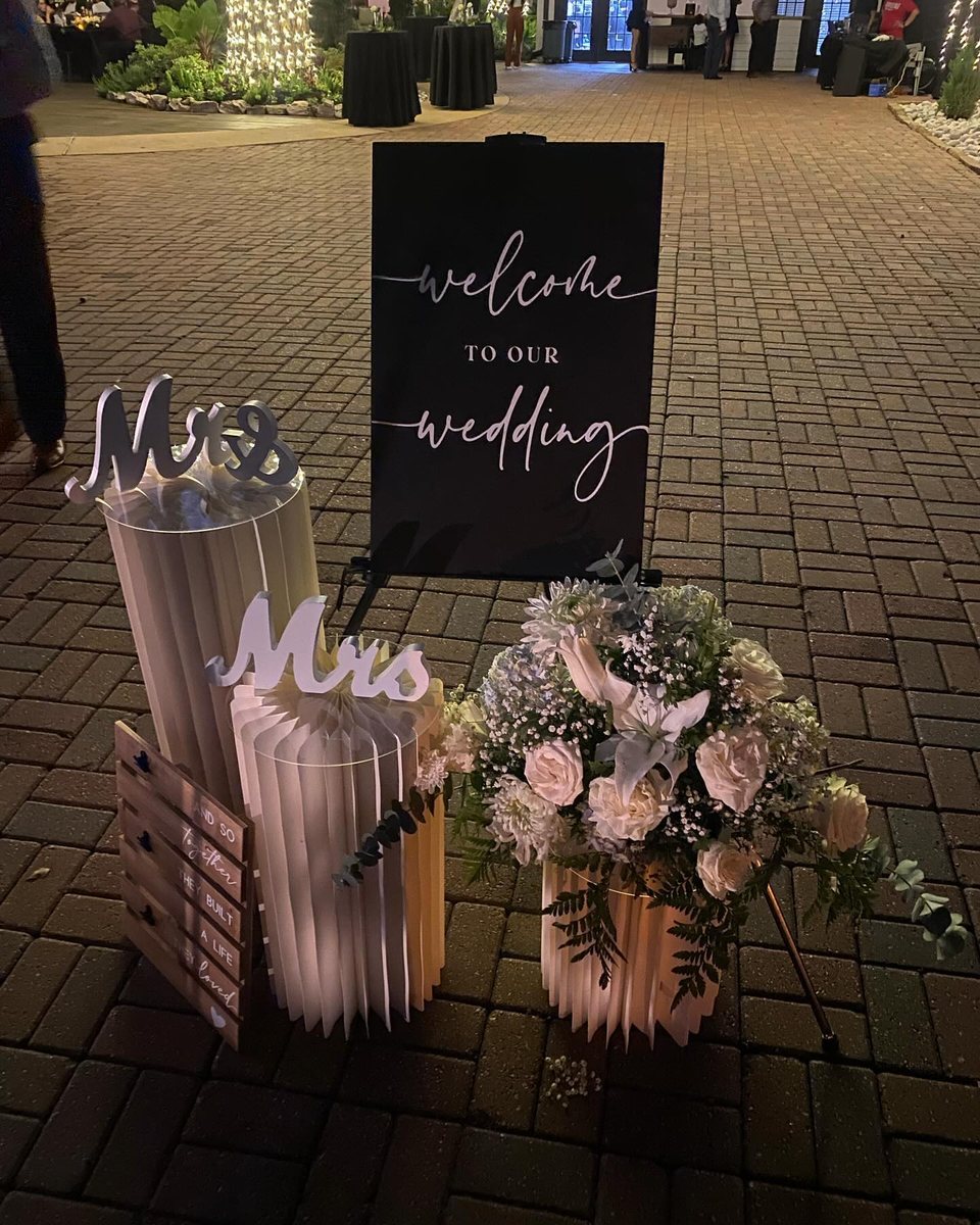 Welcome to our wedding sign with Mr and Mrs florals